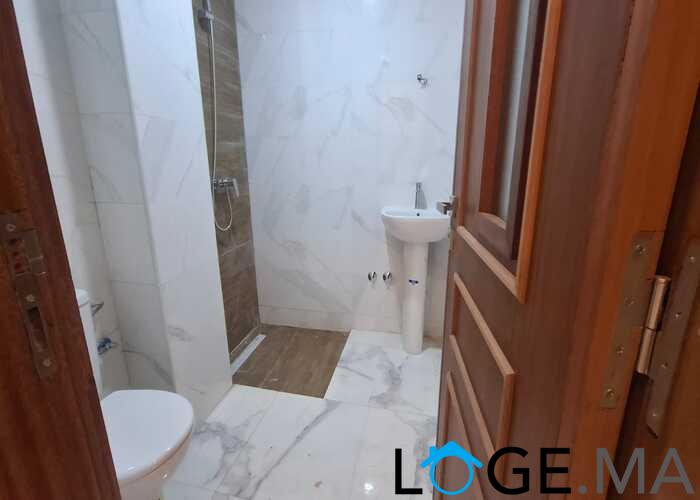 Appartement dans R+4 étage courant de 91 m2 a el jadida.