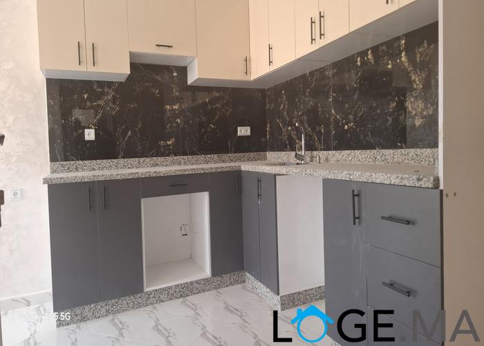Appartement de deux façades, de 86 m2 près central laitières jadida .