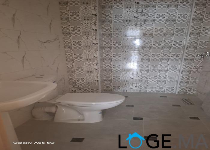 Appartement de deux façades, de 86 m2 près central laitières jadida .