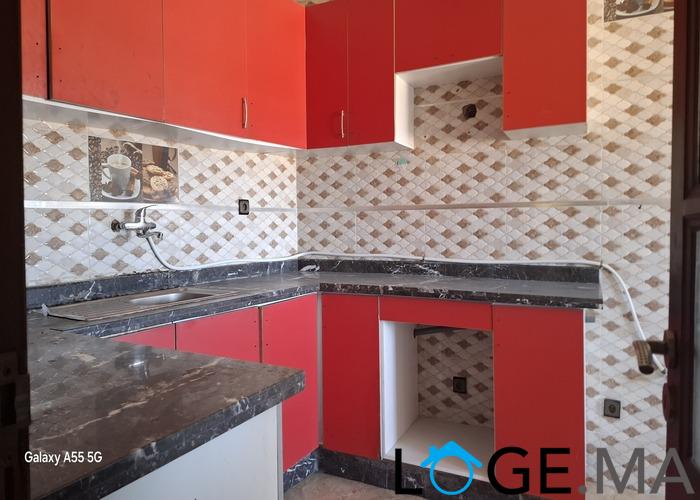 Appartement a louer au 4eme étage dans R+4 à hay essalam près service des mines el jadida .