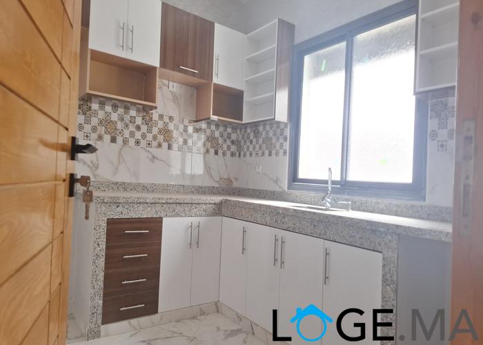 Appartement a vendre dans R+2 escalier commun au 2 ème étage à el jadida.
