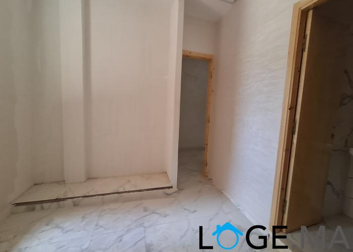 Appartement a vendre dans R+2 au 1er étage escalier privatif à hay essalm el jadida. 