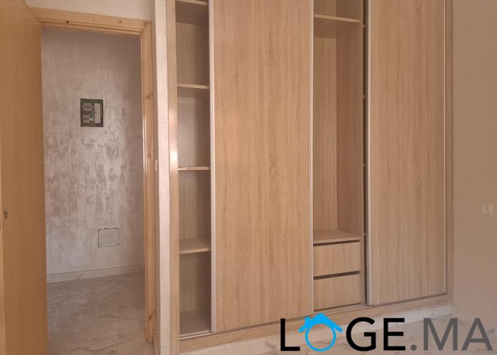 Appartement a vendre dans R+2 au 1er étage escalier privatif à hay essalm el jadida. 