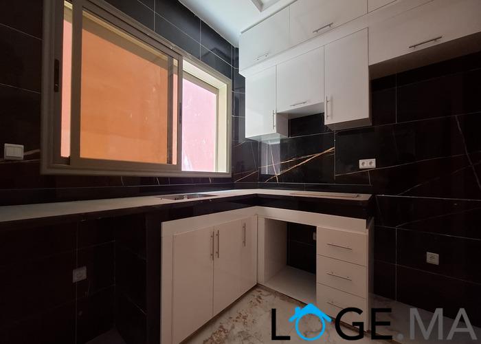 Appartement a vendre dans R+2 au 1er étage escalier privatif à hay essalm el jadida. 