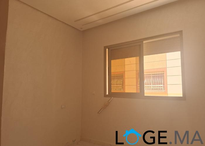 Appartement a vendre dans R+2 au 1er étage escalier privatif à hay essalm el jadida. 