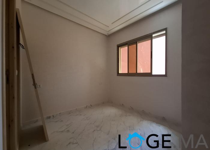 Appartement a vendre dans R+2 au 1er étage escalier privatif à hay essalm el jadida. 