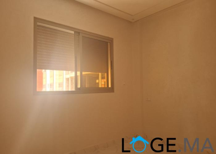 Appartement a vendre dans R+2 au 1er étage escalier privatif à hay essalm el jadida. 