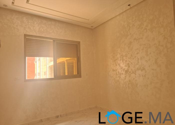 Appartement a vendre dans R+2 au 1er étage escalier privatif à hay essalm el jadida. 