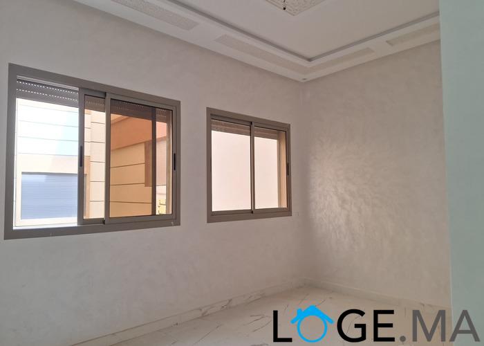 Appartement a vendre avec escalier privatif au 1er étage à hay essalam el jadida.