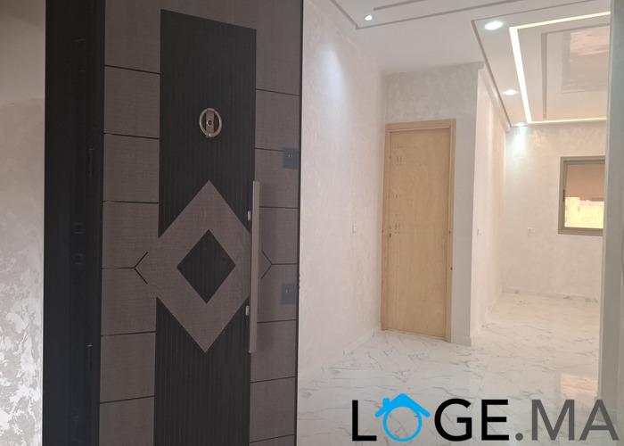 Appartement a vendre escalier privatif au 1er étage de 3 façades dans R+2 à hay essalam el jadida