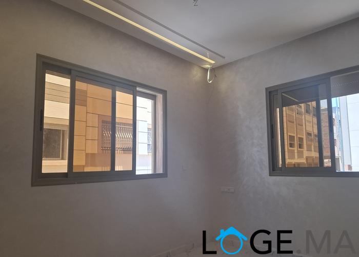 Appartement a vendre escalier privatif au 1er étage de 3 façades dans R+2 à hay essalam el jadida