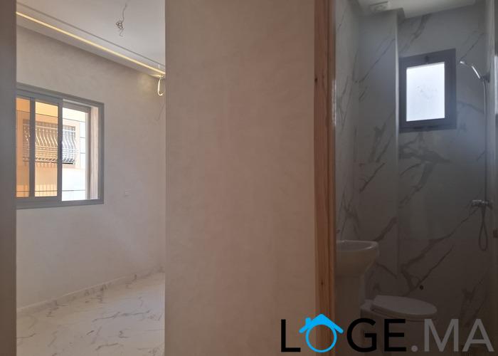 Appartement a vendre escalier privatif au 1er étage de 3 façades dans R+2 à hay essalam el jadida