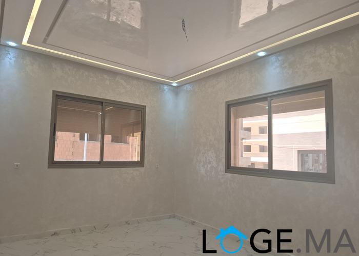 Appartement a vendre escalier privatif au 1er étage de 3 façades dans R+2 à hay essalam el jadida