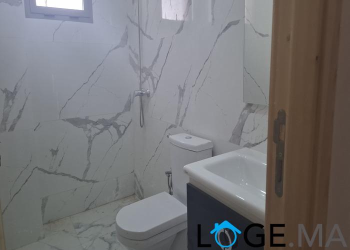 Appartement a vendre escalier privatif au 1er étage de 3 façades dans R+2 à hay essalam el jadida