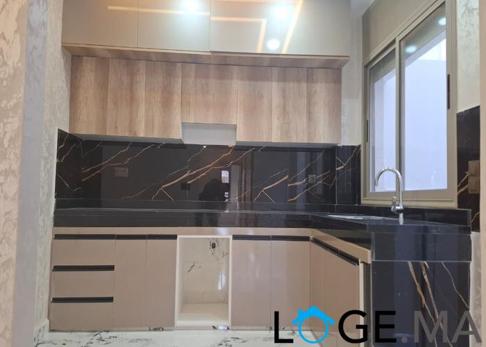 Appartement a vendre de 100 m2 escalier privatif étage courant près Marjane el jadida.