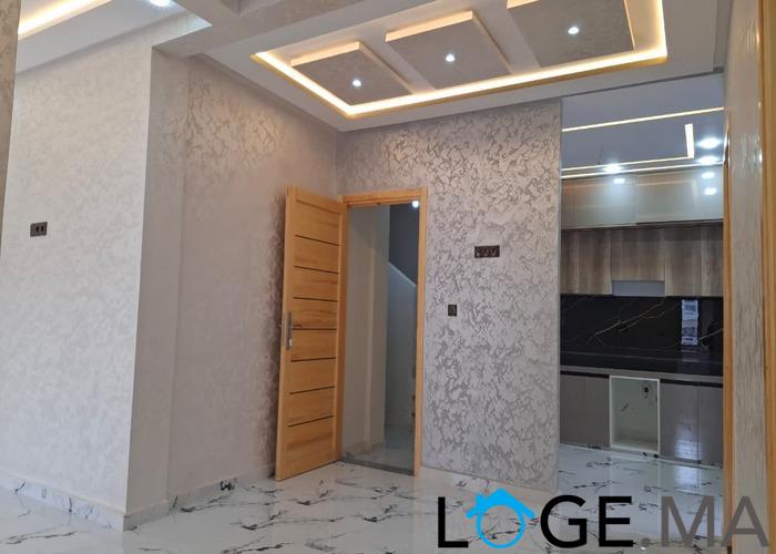 Appartement a vendre de 100 m2 escalier privatif étage courant près Marjane el jadida.