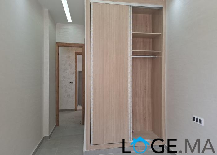 Appartement a vendre dans R+2 de 130 m2 de 2 façades escalier privatif a el jadida.