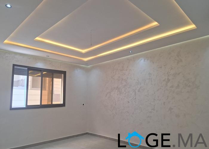 Appartement a vendre dans R+2 de 130 m2 de 2 façades escalier privatif a el jadida.