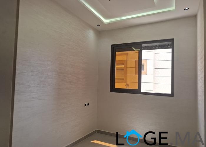 Appartement a vendre dans R+2 de 130 m2 de 2 façades escalier privatif a el jadida.