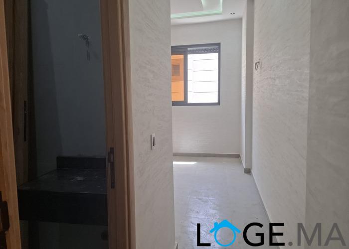 Appartement a vendre dans R+2 de 130 m2 de 2 façades escalier privatif a el jadida.