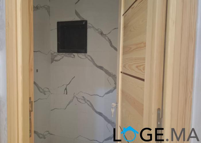 Appartement a vendre dans R+2 au 2 ème étage a hay essalam el jadida. 