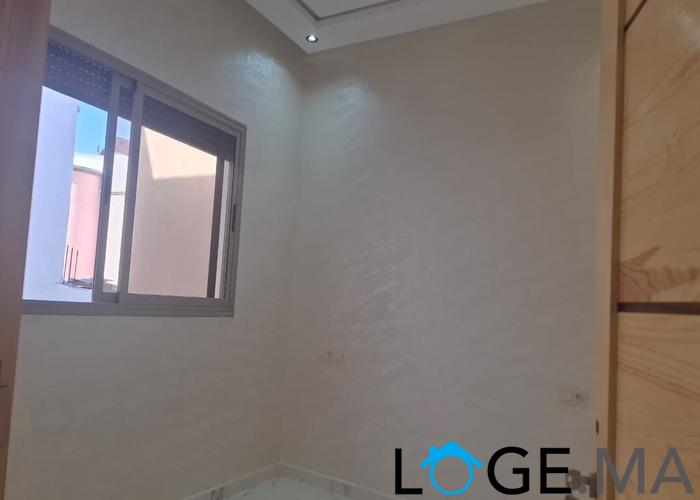 Appartement a vendre dans R+2 au 2 ème étage a hay essalam el jadida. 