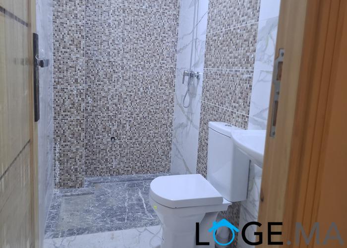Appartement a vendre dans  R+2 ,au 1er étage escalier privatif près hay almatar el jadida.