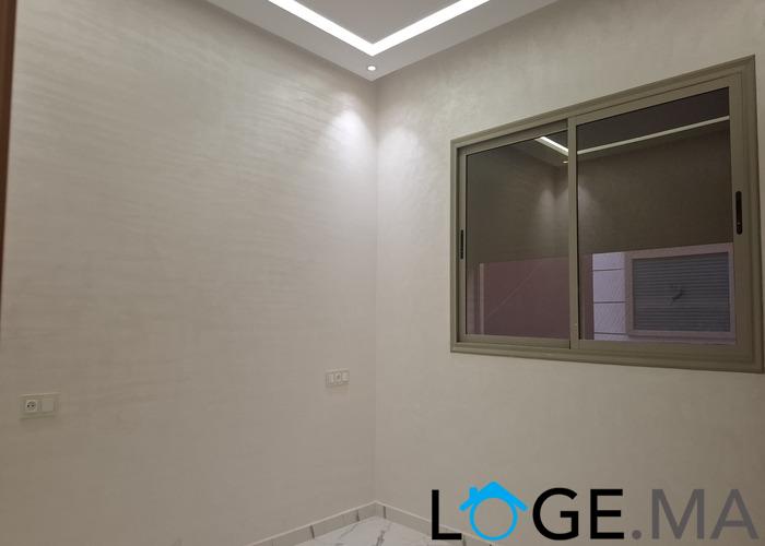Appartement a vendre dans  R+2 ,au 1er étage escalier privatif près hay almatar el jadida.
