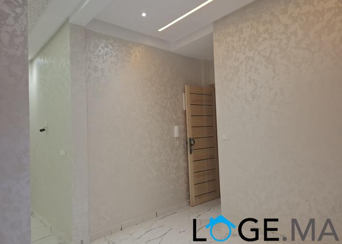 Appartement a vendre dans  R+2 ,au 1er étage escalier privatif près hay almatar el jadida.