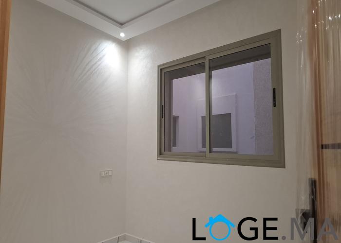Appartement a vendre dans  R+2 ,au 1er étage escalier privatif près hay almatar el jadida.