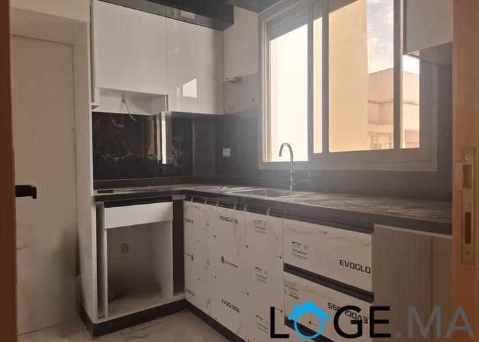 Appartement a vendre dans R+2 au 2 ème étage a hay essalam el jadida. 