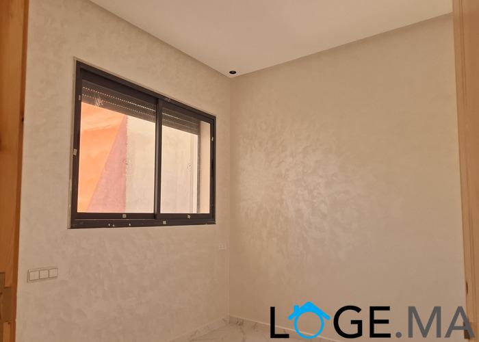 Appartement dans R+2 escalier privatif au 1er étage, de 138 m2 a al bousstane el jadida.