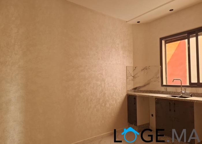 Appartement dans R+2 escalier privatif au 1er étage, de 138 m2 a al bousstane el jadida.