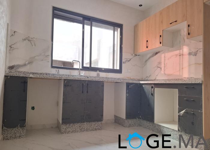 Appartement dans R+2 escalier privatif au 1er étage, de 138 m2 a al bousstane el jadida.