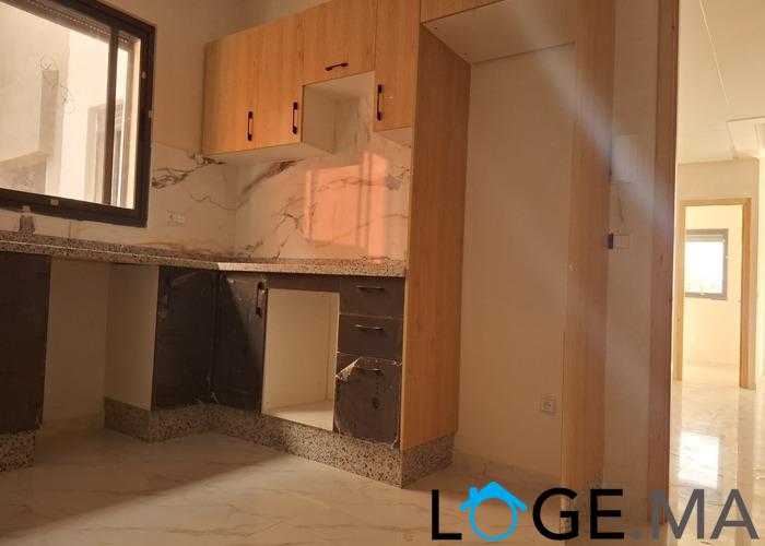 Appartement dans R+2 escalier privatif au 1er étage, de 138 m2 a al bousstane el jadida.