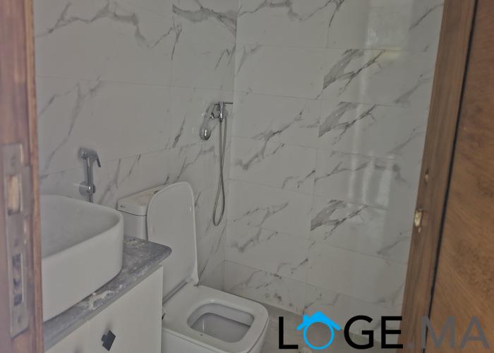 Appartement a vendre escalier privatif de 2 façades ,160 m2 a al bousstane el jadida .