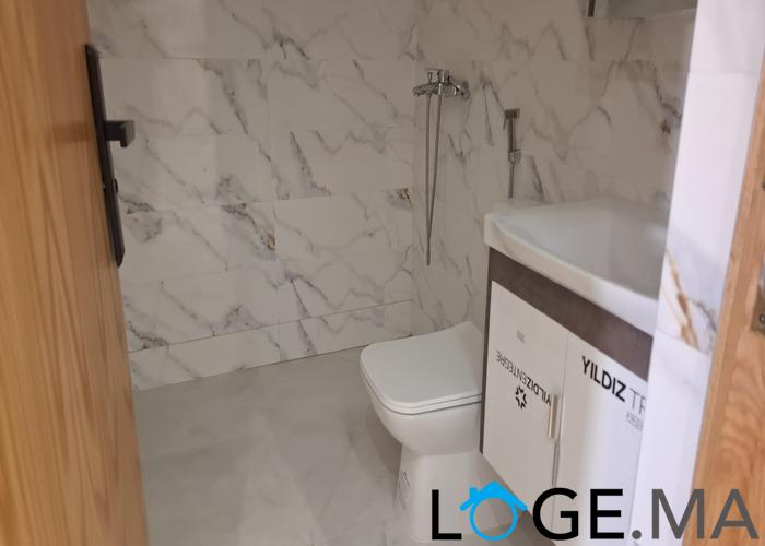 Appartement a vendre escalier privatif de 2 façades ,160 m2 a al bousstane el jadida .