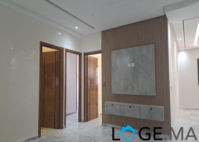 Appartement a vendre escalier privatif dans R+2 de 137 m2 a al bousstane el jadida. 