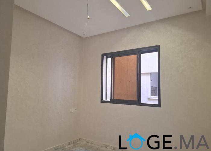 Appartement a vendre escalier privatif dans R+2 de 137 m2 a al bousstane el jadida. 