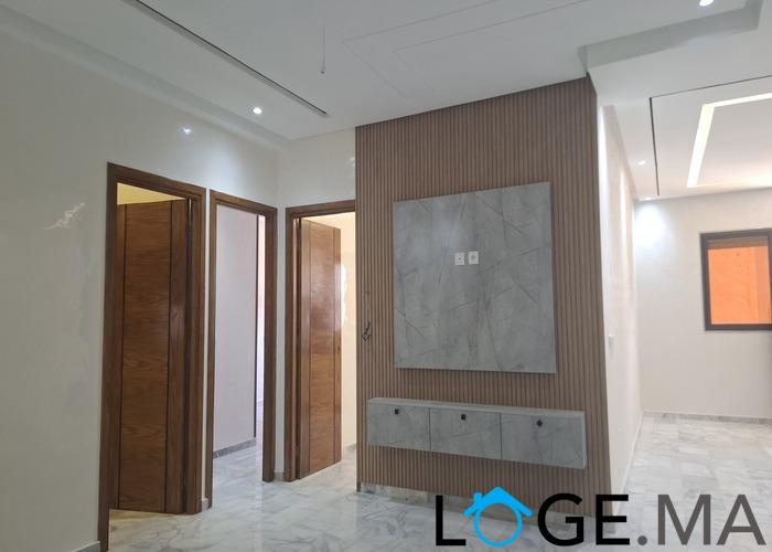Appartement a vendre escalier privatif dans R+2 de 137 m2 a al bousstane el jadida. 