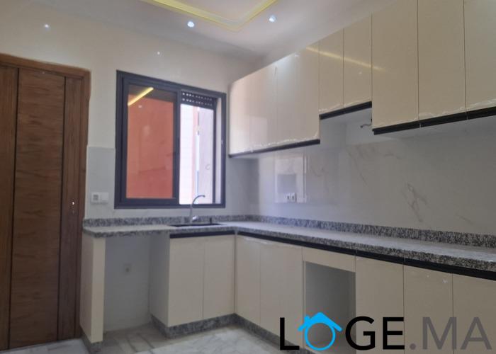 Appartement a vendre escalier privatif dans R+2 de 137 m2 a al bousstane el jadida. 