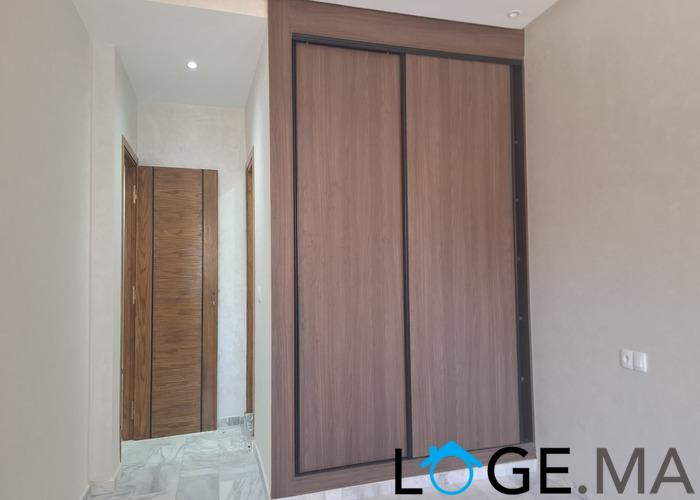 Appartement a vendre escalier privatif dans R+2 de 137 m2 a al bousstane el jadida. 