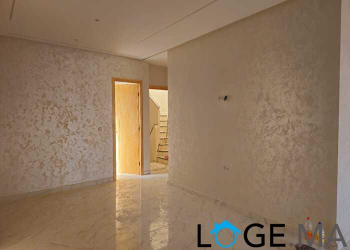 Appartement a vendre dans R+2 ,de 153 m2 près albousstane a el jadida.