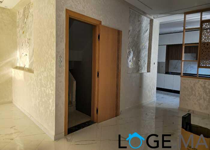Appartement a vendre dans R +2 escalier privatif, de 147 m2 a el jadida.
