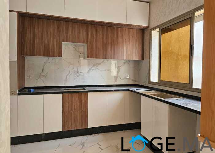 Appartement a vendre dans R +2 escalier privatif, de 147 m2 a el jadida.