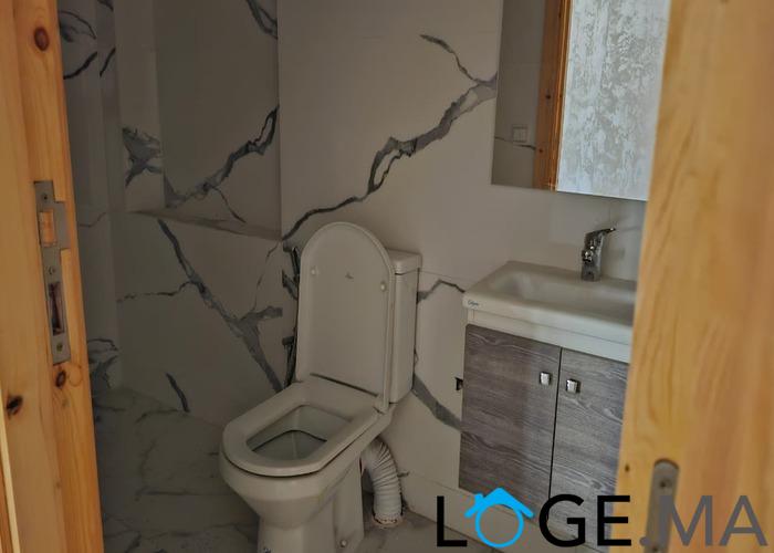 Appartement a vendre dans R+2 escalier privatif a el jadida.