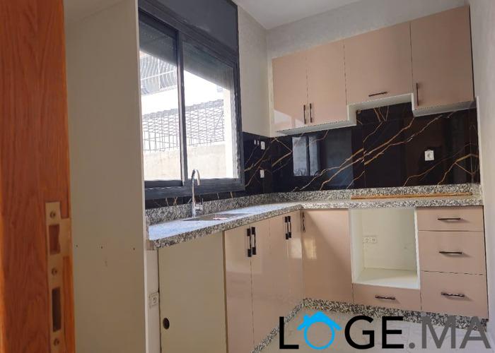 Appartement a vendre au 2eme étage escalier privatif, de 95m2 a malk chikh el jadida