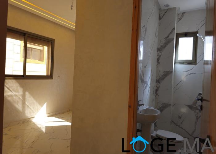 Appartement a vendre dans R+2 au 2eme étage, de 130 m2 escalier privatif a hay essalam el jadida.