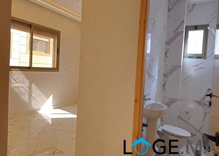 Appartement a vendre dans R+2 au 2eme étage, de 130 m2 escalier privatif a hay essalam el jadida.