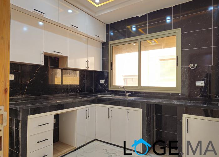 Appartement a vendre dans R+2 au 2eme étage, de 130 m2 escalier privatif a hay essalam el jadida.